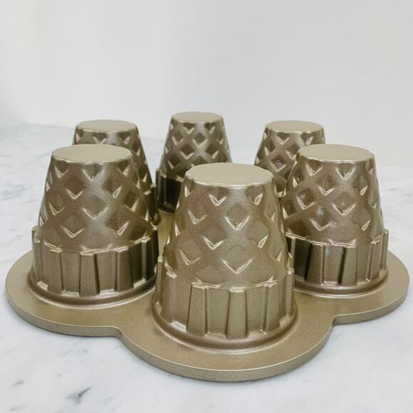 WILLIAMS-SONOMA Nordic Ware Ice Cream Cone Cupcake Pan 4.5 Cups Gold USA EUC - Picture 5 of 8